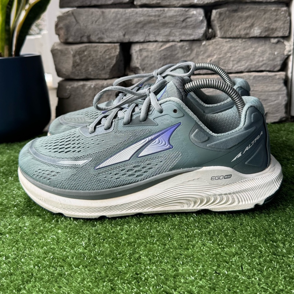 Altra Paradigm 6 Women’s Running Shoes (Size 9.5 But feel like a 9)